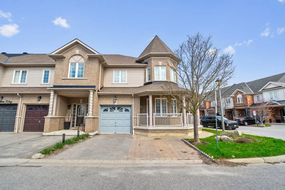 18 Telstar WAY, Whitby, ON L1M 0G2