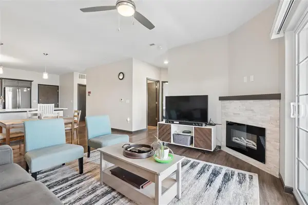 2871 Spring Rose Cir #201, Coralville, IA 52241
