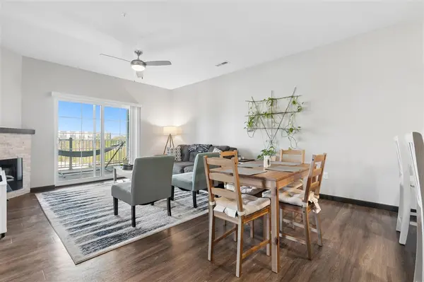 2871 Spring Rose Cir #201, Coralville, IA 52241
