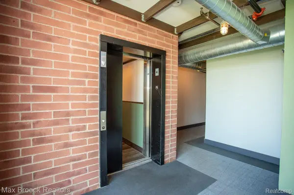 211 E 9 Mile RD #307, Ferndalecity_oakland, MI 48220