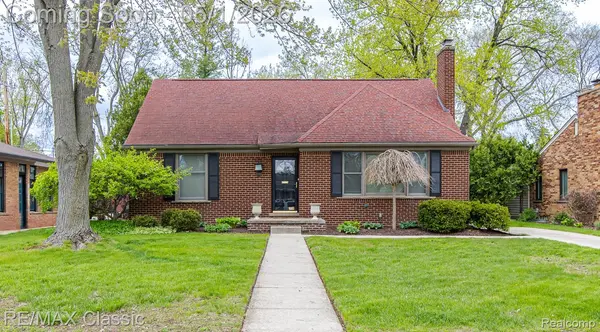 16950 Locherbie AVE, Beverly Hills Village, MI 48025