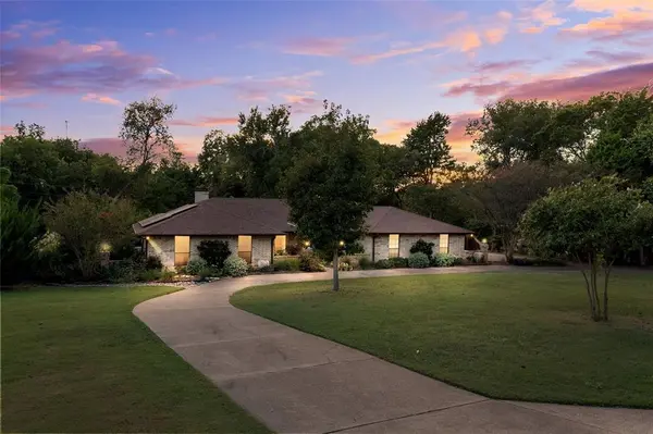 1140 Stoney Creek Drive, Cedar Hill, TX 75104