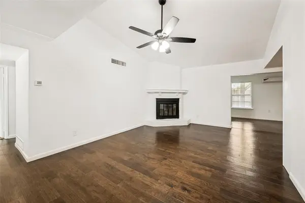 625 Kingston Drive, Grand Prairie, TX 75051