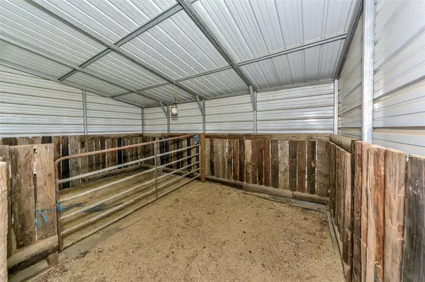 228 Slayden Drive, Sunset, TX 76270