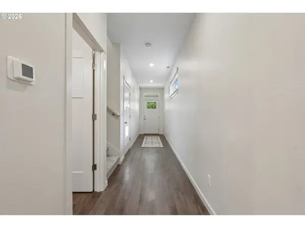 7249 SW SPRUCE ST, Portland, OR 97223