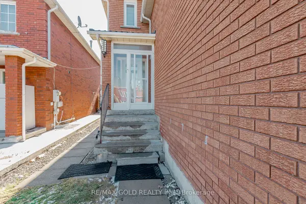 61 Kingknoll DR, Brampton, ON L6Y 3G6