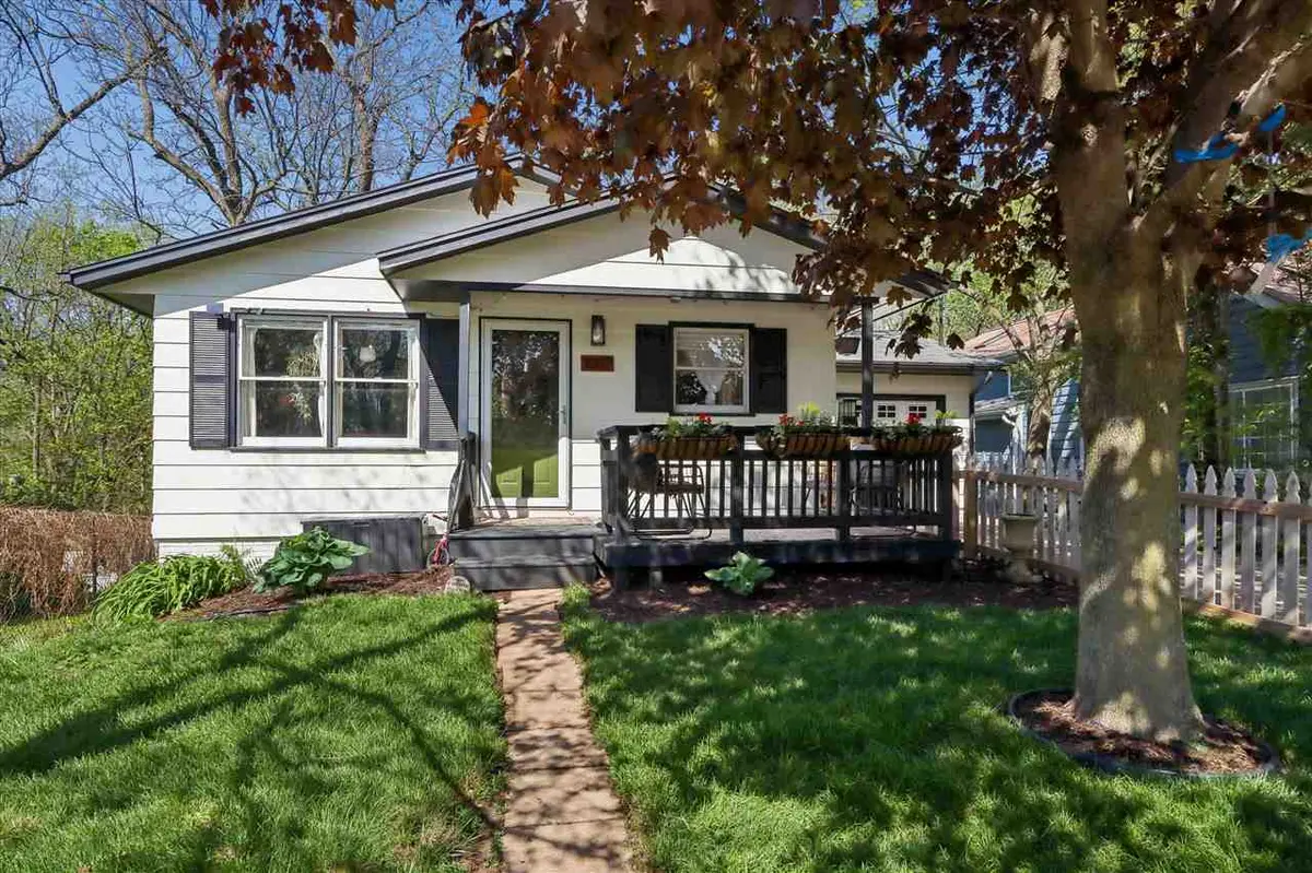 1007 N Summit Street, Iowa City, IA 52245