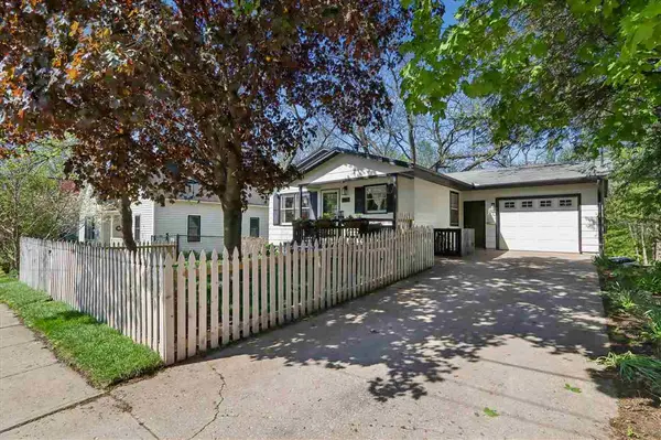 1007 N Summit Street, Iowa City, IA 52245