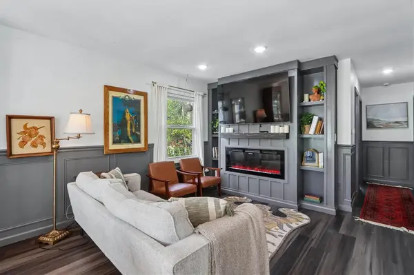 1007 N Summit Street, Iowa City, IA 52245