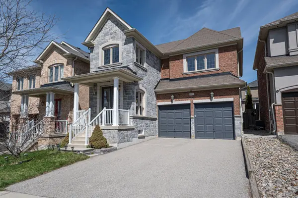 223 Emma Broadbent CT, Newmarket, ON L3X 3K8