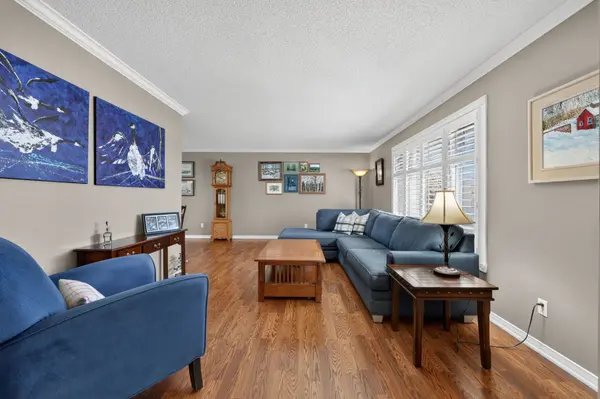 10 Archer CRES, Springwater, ON L0L 1P0