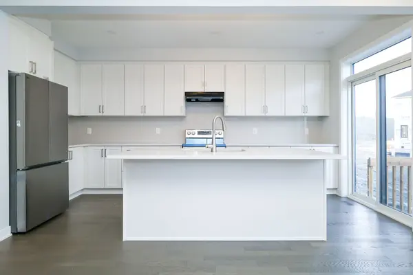 1033 ELIXIR PL, Kanata, ON K2W 0P3