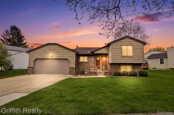 865 Alpine DR, Brightoncity_livingston, MI 48116