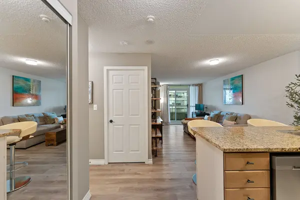 18 Spring Garden AVE #909, Toronto C14, ON M2N 7M2
