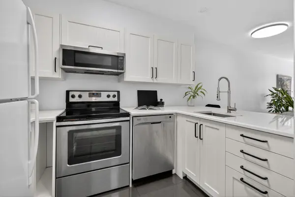 43 Crispin Private, Manor Park - Cardinal Glen And Area, ON K1K 2T7