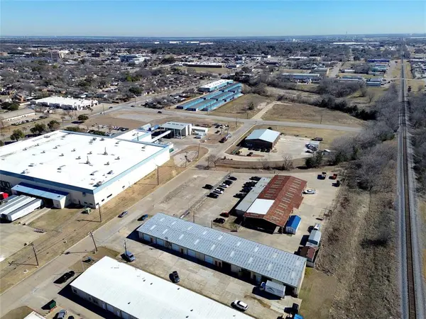 742 Dalworth Drive #400, Mesquite, TX 75149