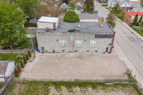 1457 DROUILLARD Road, Windsor, ON N8Y 2R8