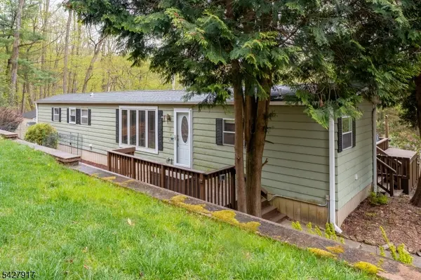 12 Timbercroft Rd, High Bridge Boro, NJ 08829