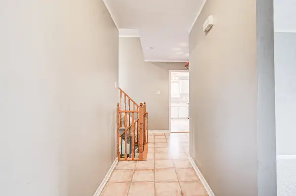 8 Sanford CRES, Brampton, ON L6X 2C3