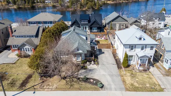 82 Queen ST, Selwyn, ON K0L 2H0