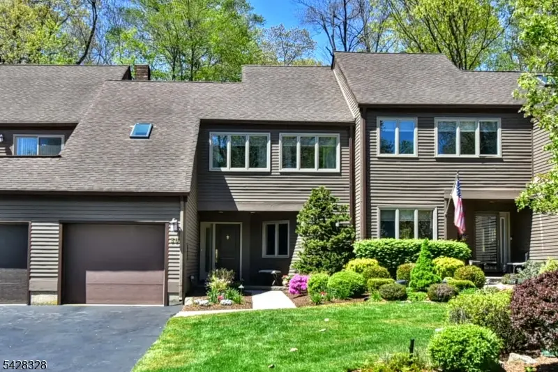 30 N Bayard Ln, Mahwah Twp., NJ 07430