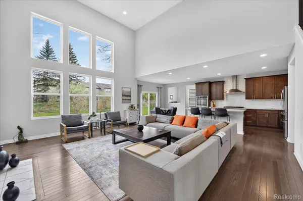 2942 Montgomery CIR, Commerce Charter Township, MI 48390
