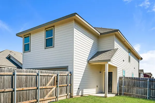 5244 Applegate Drive, Fort Worth, TX 76119
