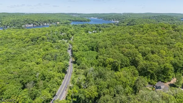 172 Espanong Rd, Jefferson Twp., NJ 07849