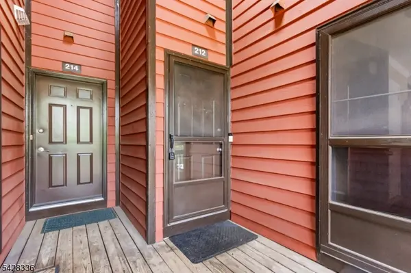 212 Village Cmns, Raritan Twp., NJ 08822