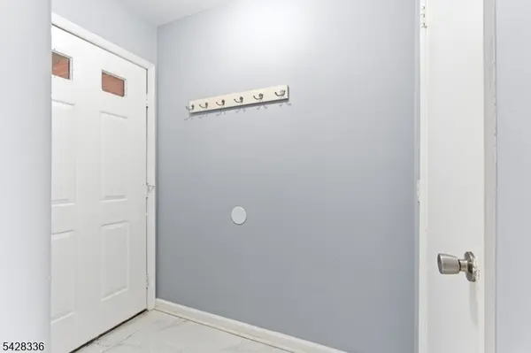 212 Village Cmns, Raritan Twp., NJ 08822