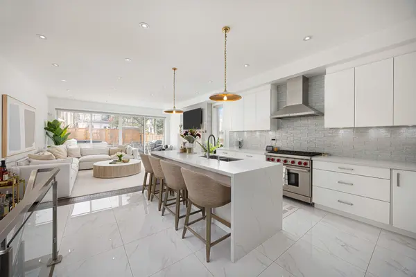 105 Kenilworth AVE, Toronto E02, ON M4L 3S4