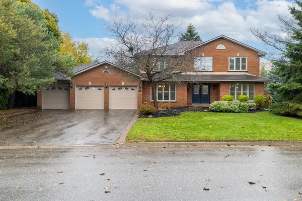 35 Dennis DR, King, ON L7B 1C8