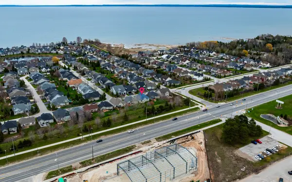 8 Clubhouse DR, Collingwood, ON L9Y 4Z6