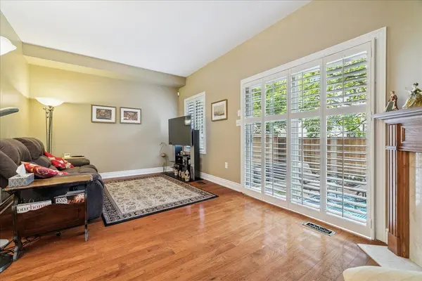 1019 North Shore BLVD #8, Burlington, ON L7T 1X8