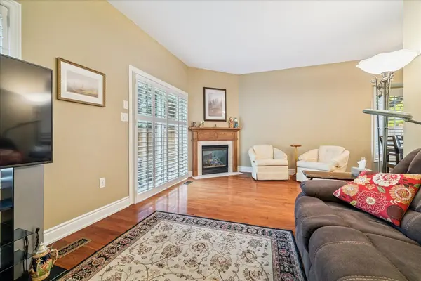 1019 North Shore BLVD #8, Burlington, ON L7T 1X8