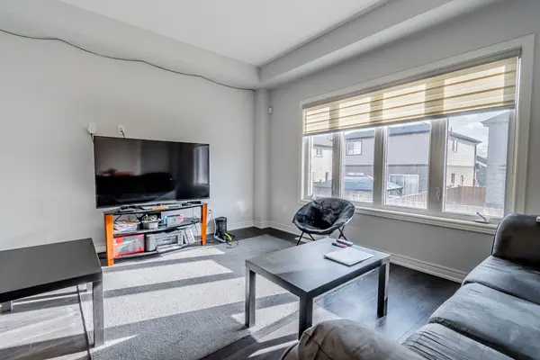 11 Overholt DR #Upper Level, Thorold, ON L2V 0G4