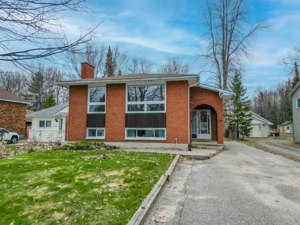 1064 Premier RD, North Bay, ON P1A 2J1