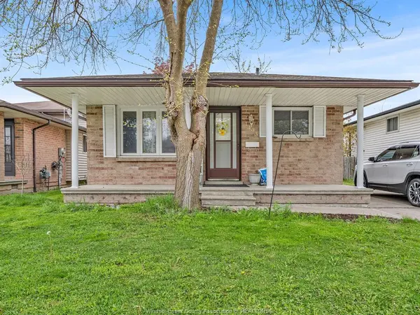 1493 AZALIA Crescent, Windsor, ON N8W 5C5