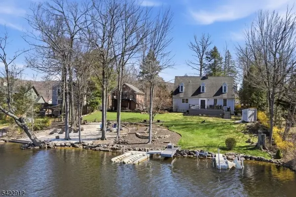 173 Point Breeze Dr, West Milford Twp., NJ 07421
