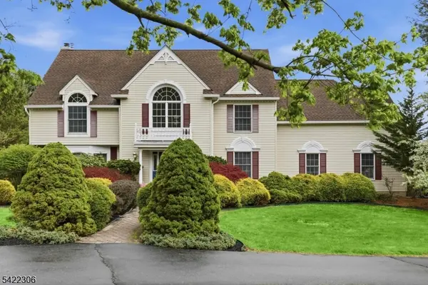 39 Squire Hill Rd, Washington Twp., NJ 07853
