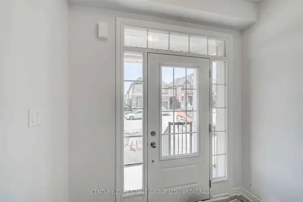 5 Frederick Taylor WAY, East Gwillimbury, ON L0G 1M0