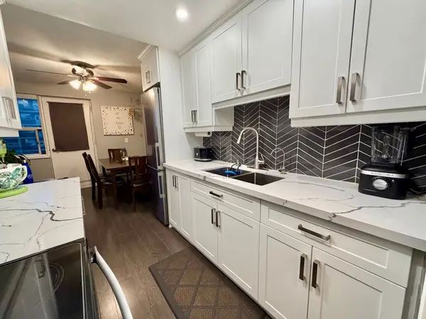 3320 Fieldgate DR #704, Mississauga, ON L4X 2J2