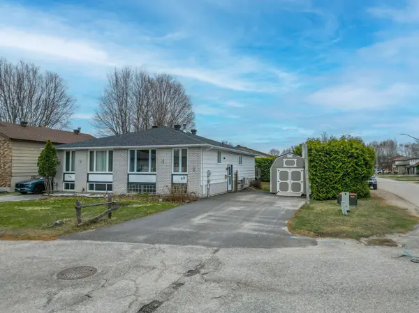 30 Harris DR, North Bay, ON P1A 3Z2