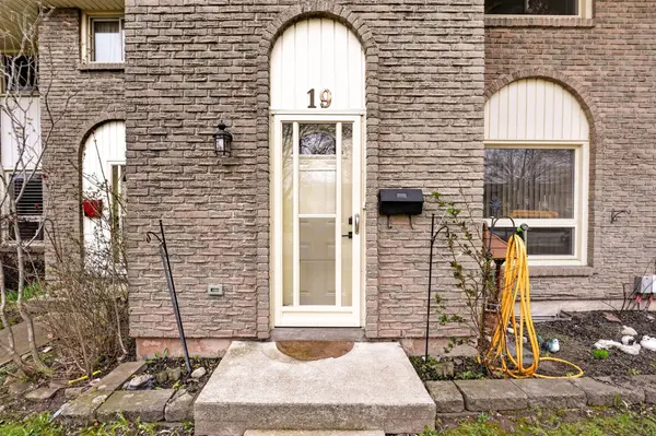 150 Gateshead CRES #19, Hamilton, ON L8G 4A7