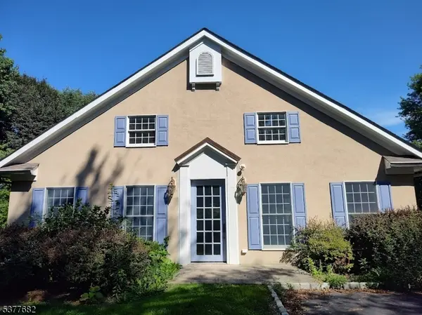 1 Brookfield Glen Dr, White Twp., NJ 07823