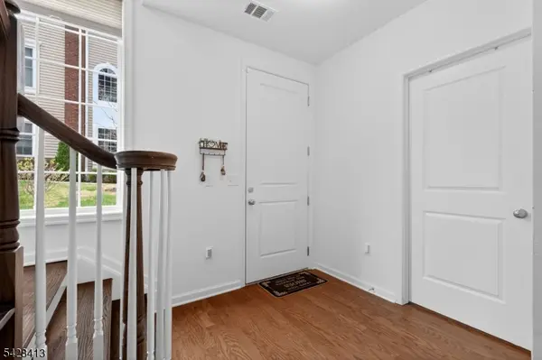 247 Bradley Dr, Wood-ridge Boro, NJ 07075
