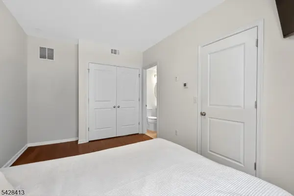 247 Bradley Dr, Wood-ridge Boro, NJ 07075