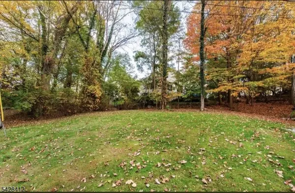 3 Undercliff Ln, Lincoln Park Boro, NJ 07035