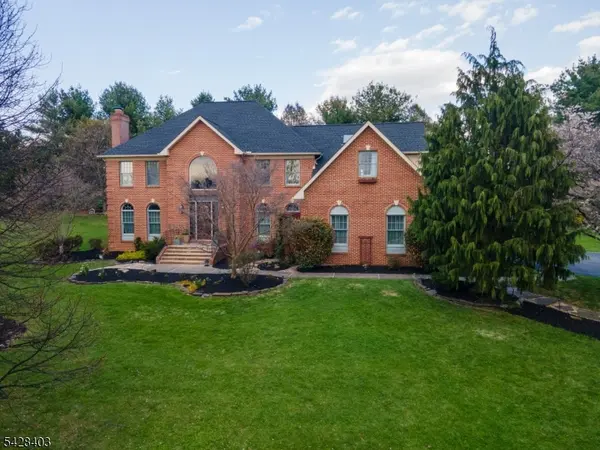 4260 Farmersville Ct, Pennsylvania, NJ 18045