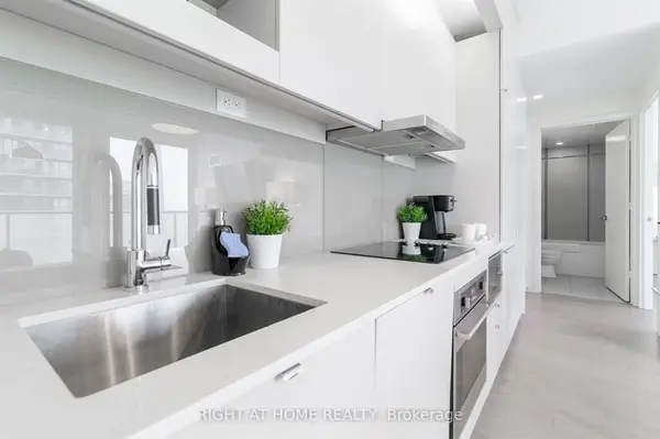 101 Peter ST #3907, Toronto C01, ON M5V 2G9